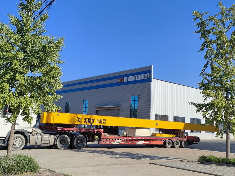 株洲某工程服務(wù)公司，選用我公司歐式雙梁起重機(jī)