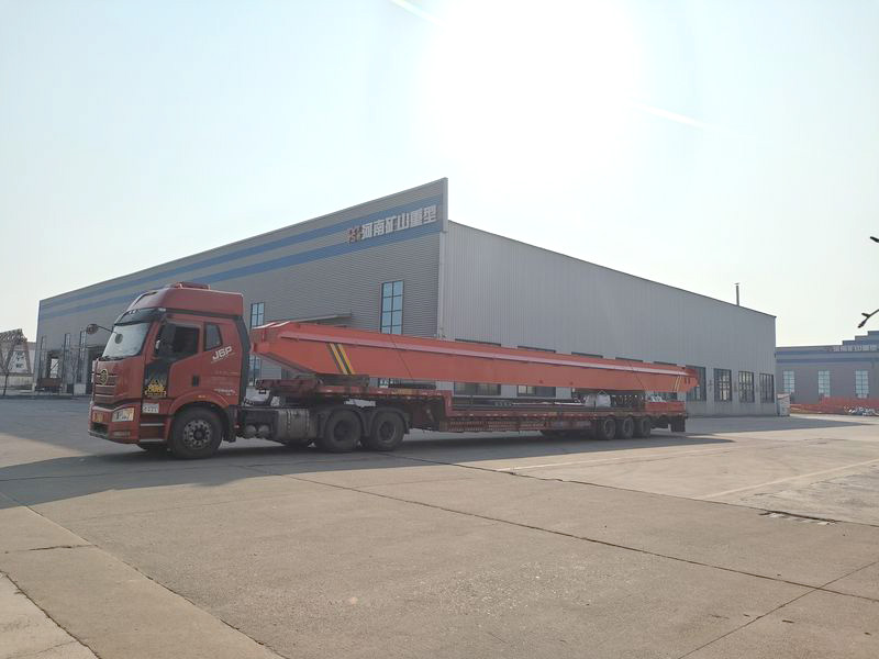 兩臺(tái)10噸跨度22.5米的電動(dòng)單梁起重機(jī)，發(fā)往湖北黃岡