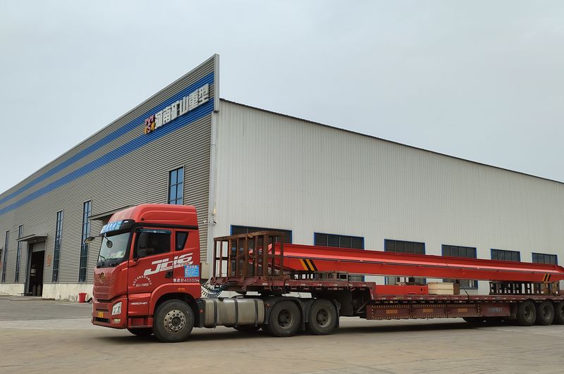 電動(dòng)單梁起重機(jī)3臺(tái) LD5t—16.8m LD3t—16.5m /2臺(tái) 制作完成，發(fā)往江西南昌交付客戶使用。